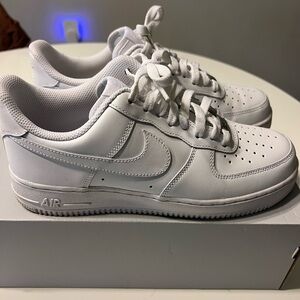 White Nike Air Force 1